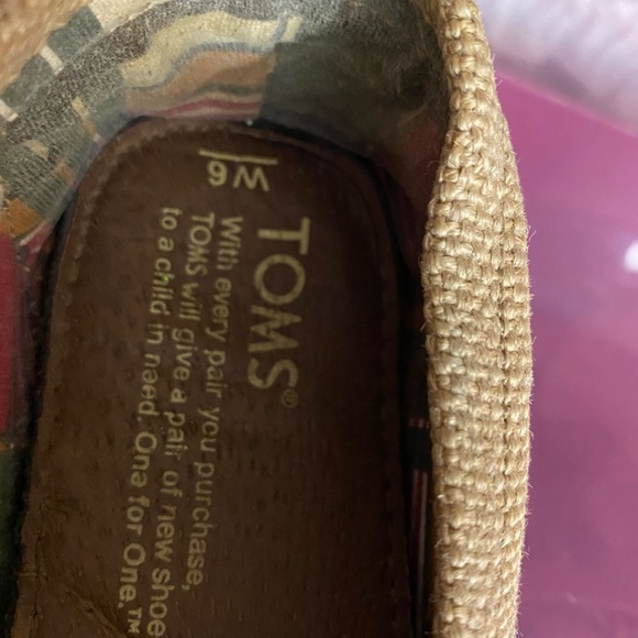 Toms - Picture 4 of 5